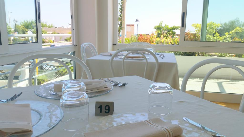 Hotel Delfino Milano Marittima Extérieur photo