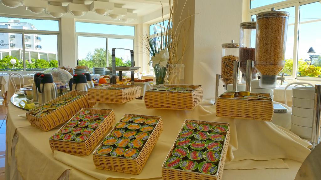 Hotel Delfino Milano Marittima Extérieur photo