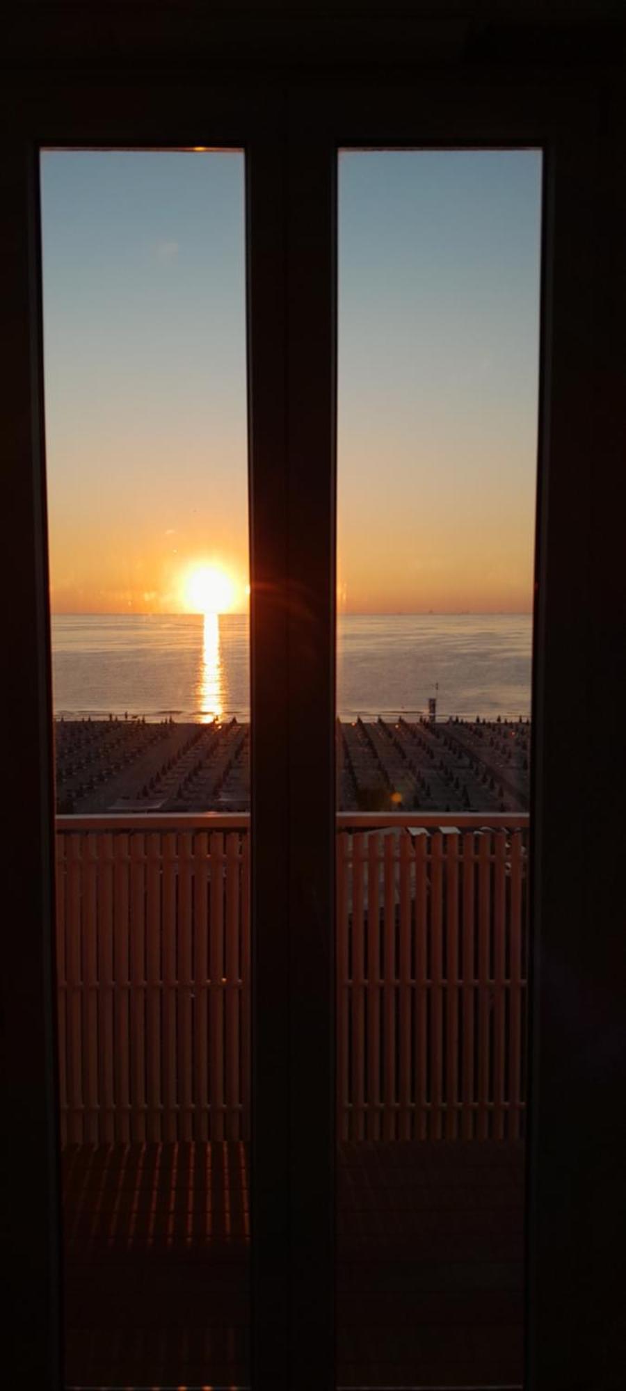 Hotel Delfino Milano Marittima Extérieur photo