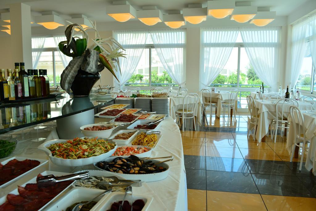 Hotel Delfino Milano Marittima Extérieur photo