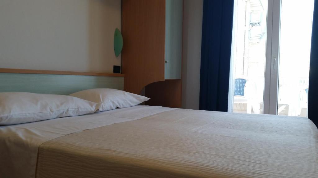 Hotel Delfino Milano Marittima Extérieur photo