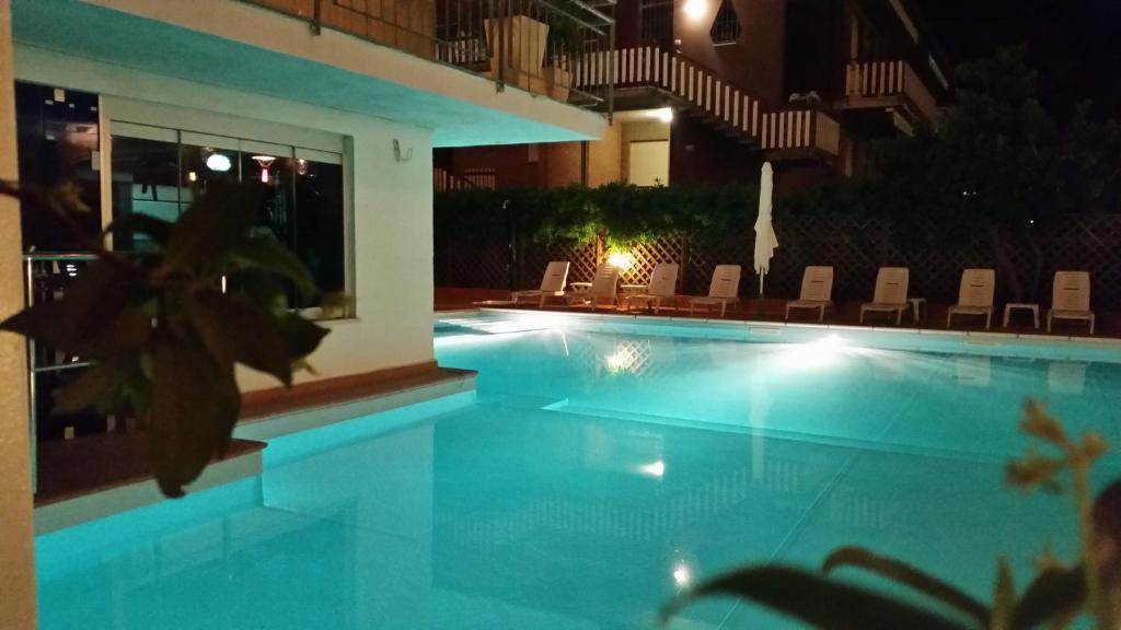 Hotel Delfino Milano Marittima Extérieur photo