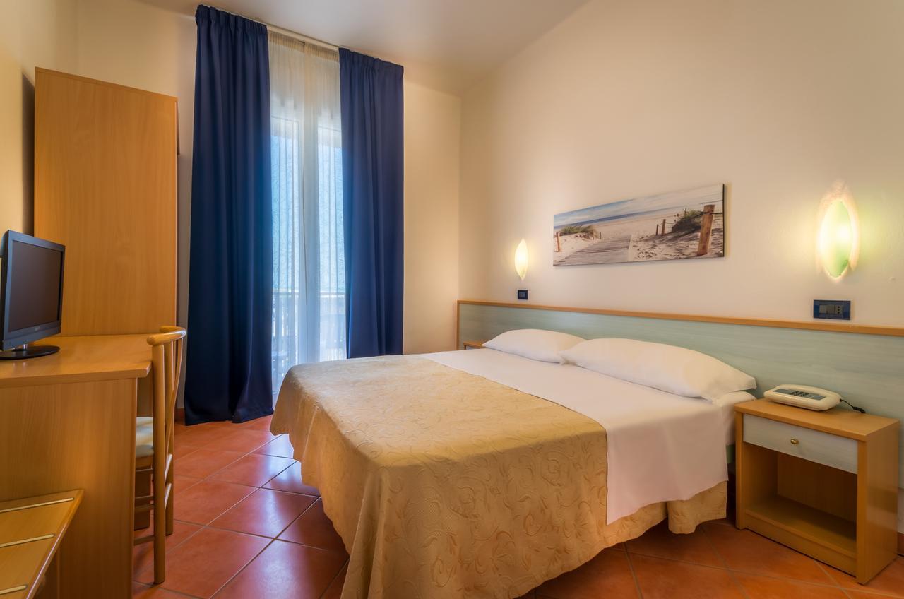Hotel Delfino Milano Marittima Extérieur photo