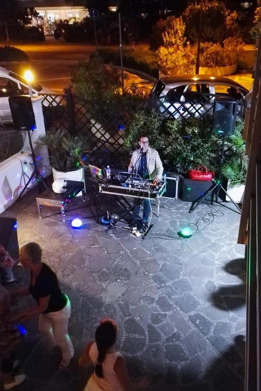 Hotel Delfino Milano Marittima Extérieur photo